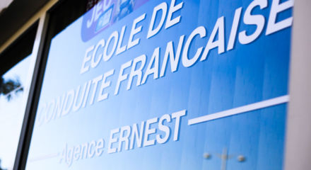 vitrine auto école ernest
